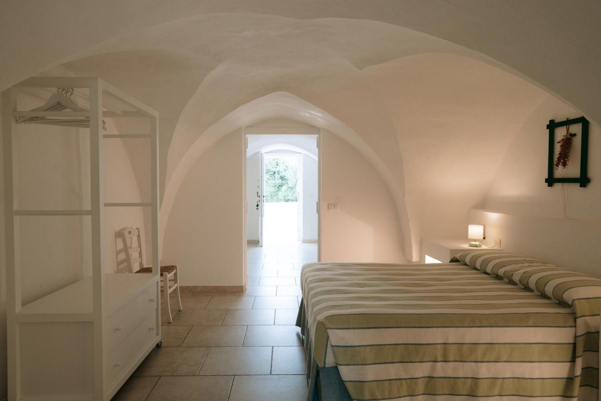 Oltre Gli Ulivi Bed & Breakfast ออสตูนี ภายนอก รูปภาพ